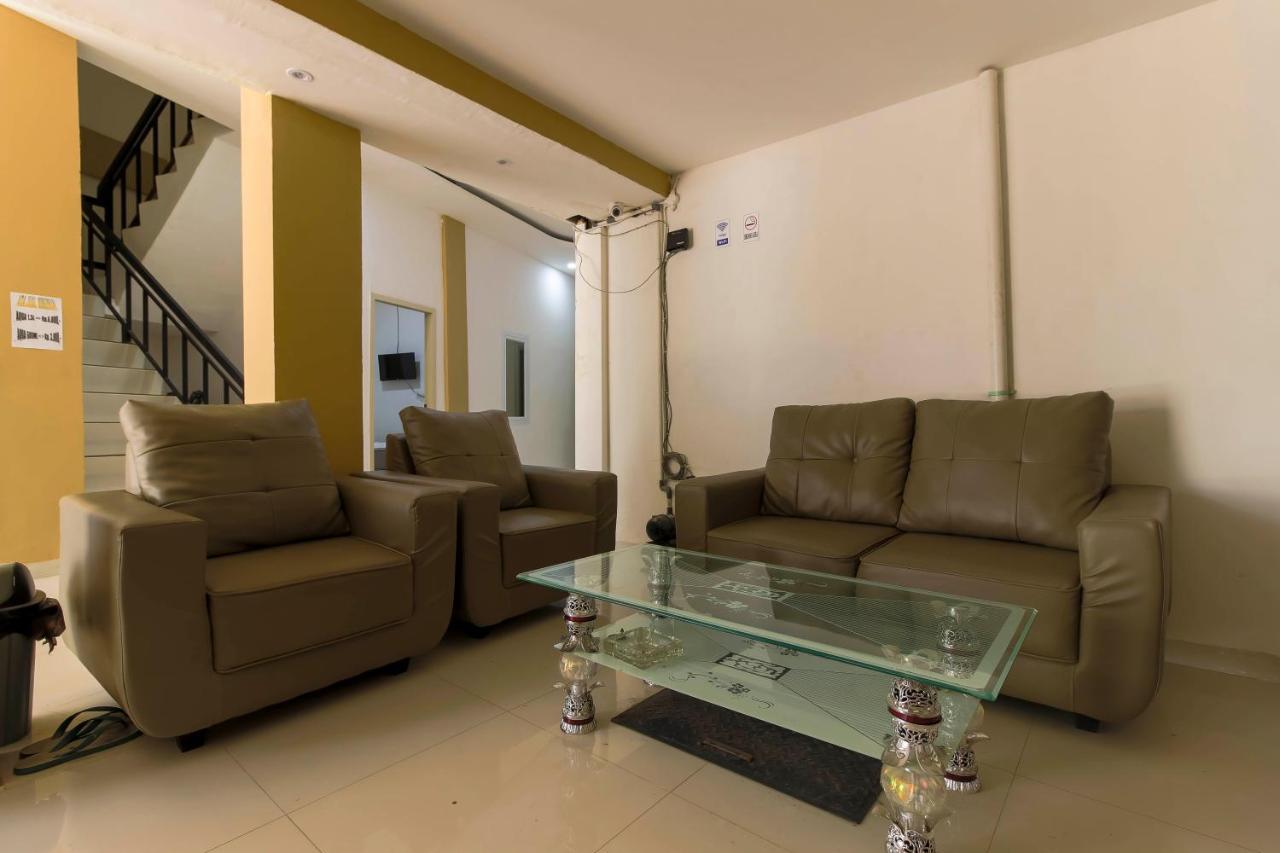 Reddoorz At Tara Homestay Palembang Exterior foto
