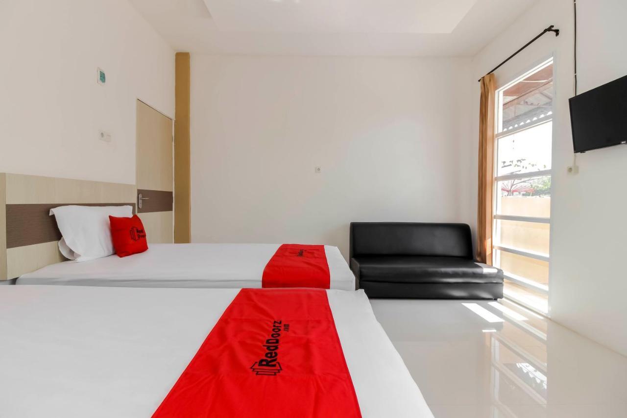 Reddoorz At Tara Homestay Palembang Exterior foto