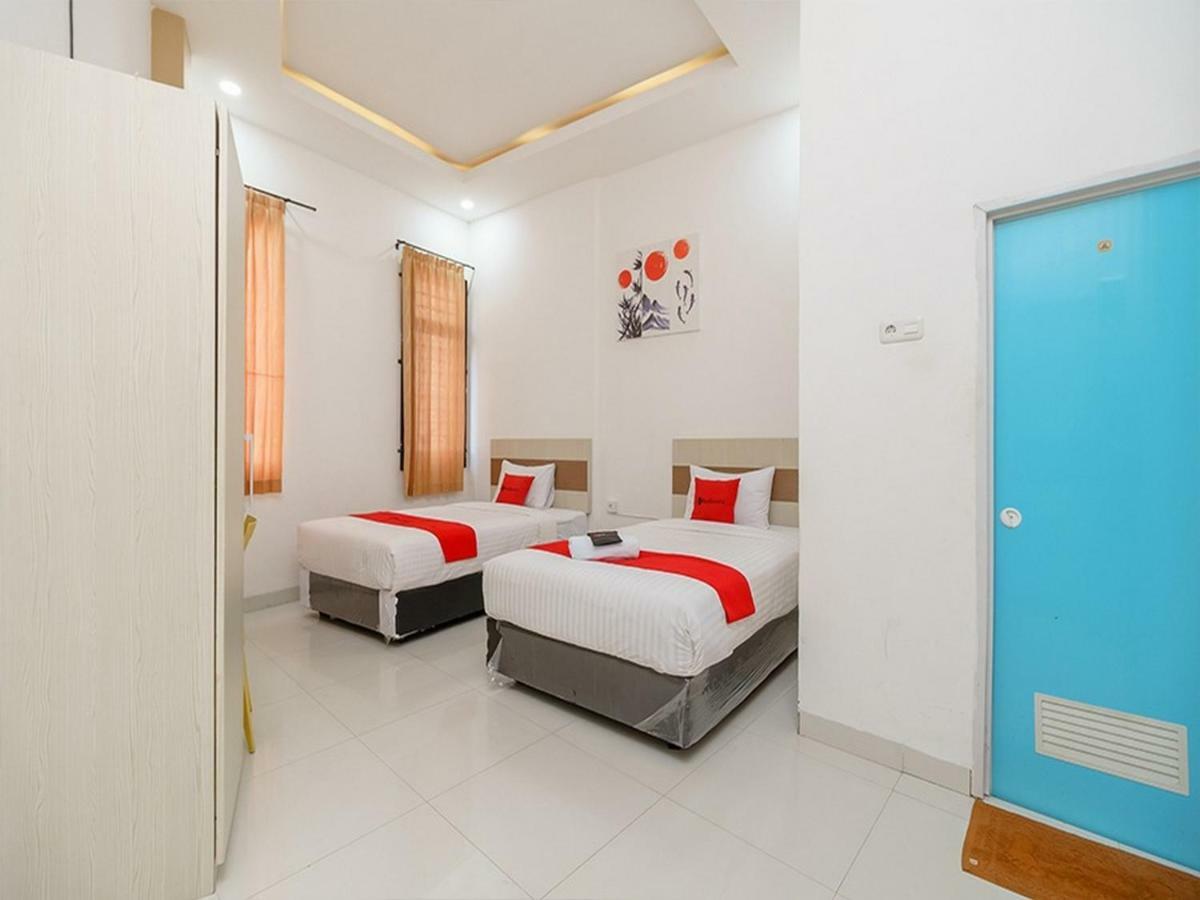 Reddoorz At Tara Homestay Palembang Exterior foto