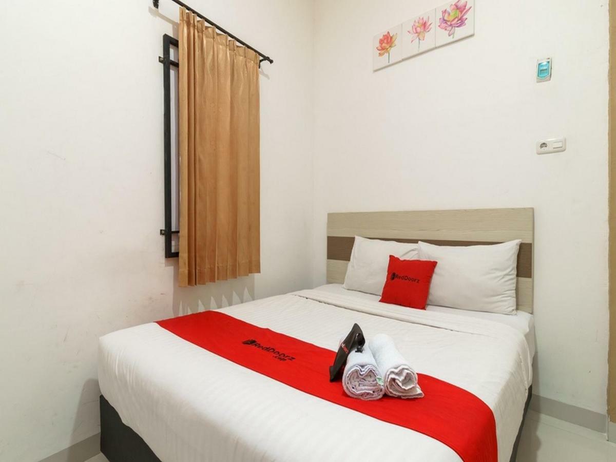 Reddoorz At Tara Homestay Palembang Exterior foto