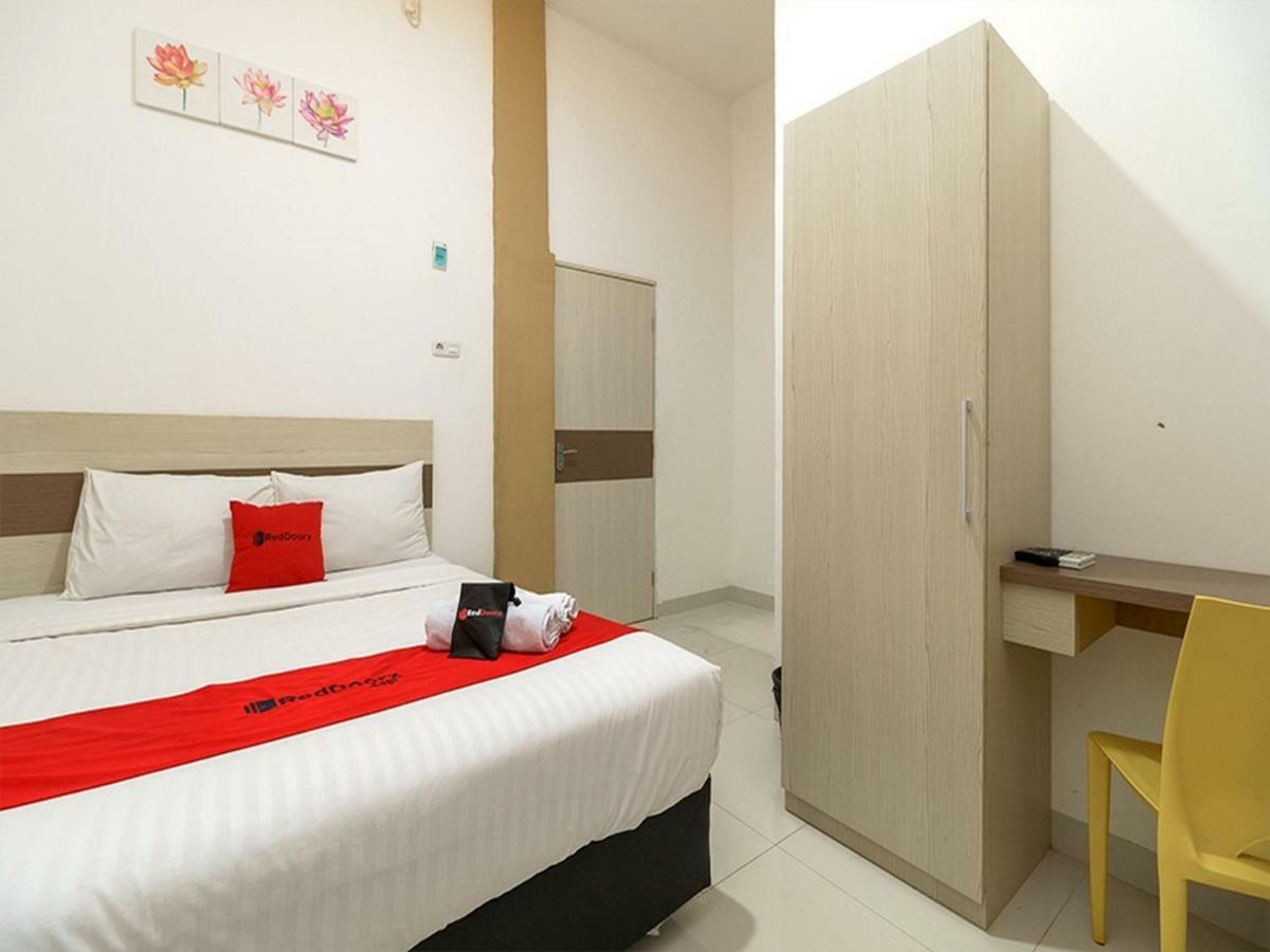 Reddoorz At Tara Homestay Palembang Exterior foto