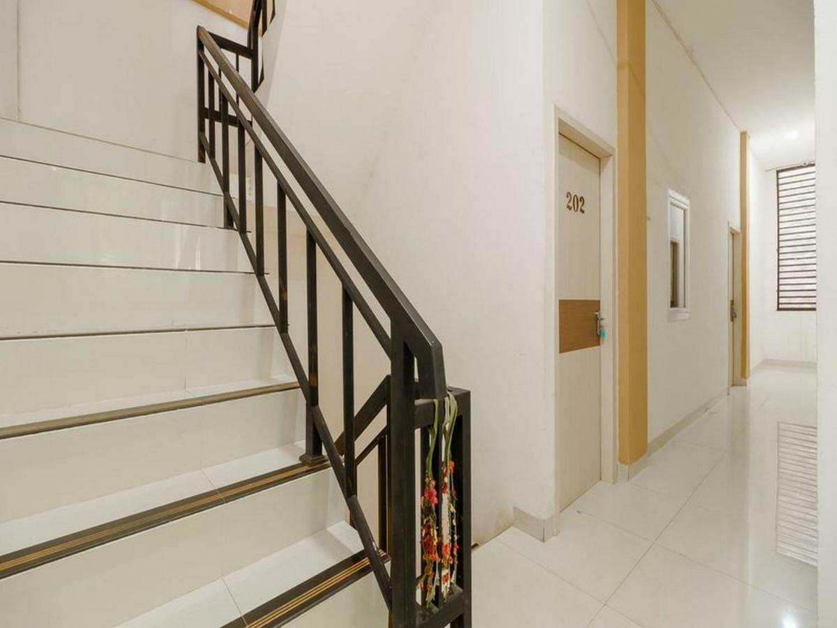 Reddoorz At Tara Homestay Palembang Exterior foto