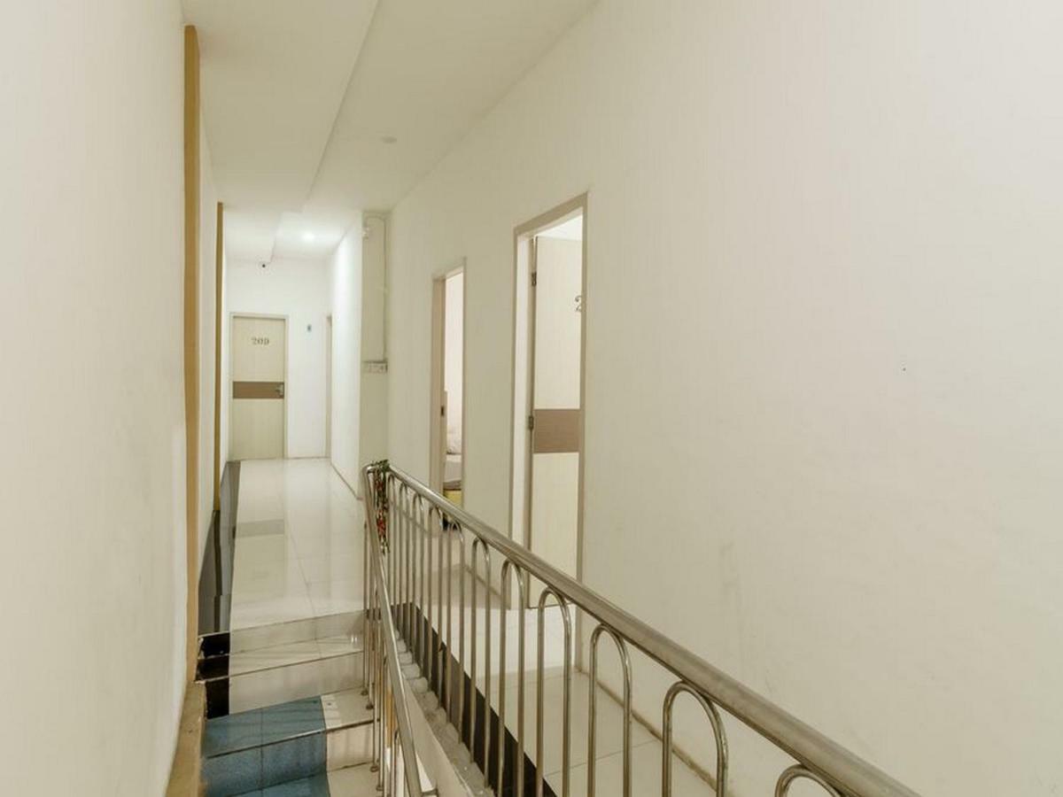 Reddoorz At Tara Homestay Palembang Exterior foto