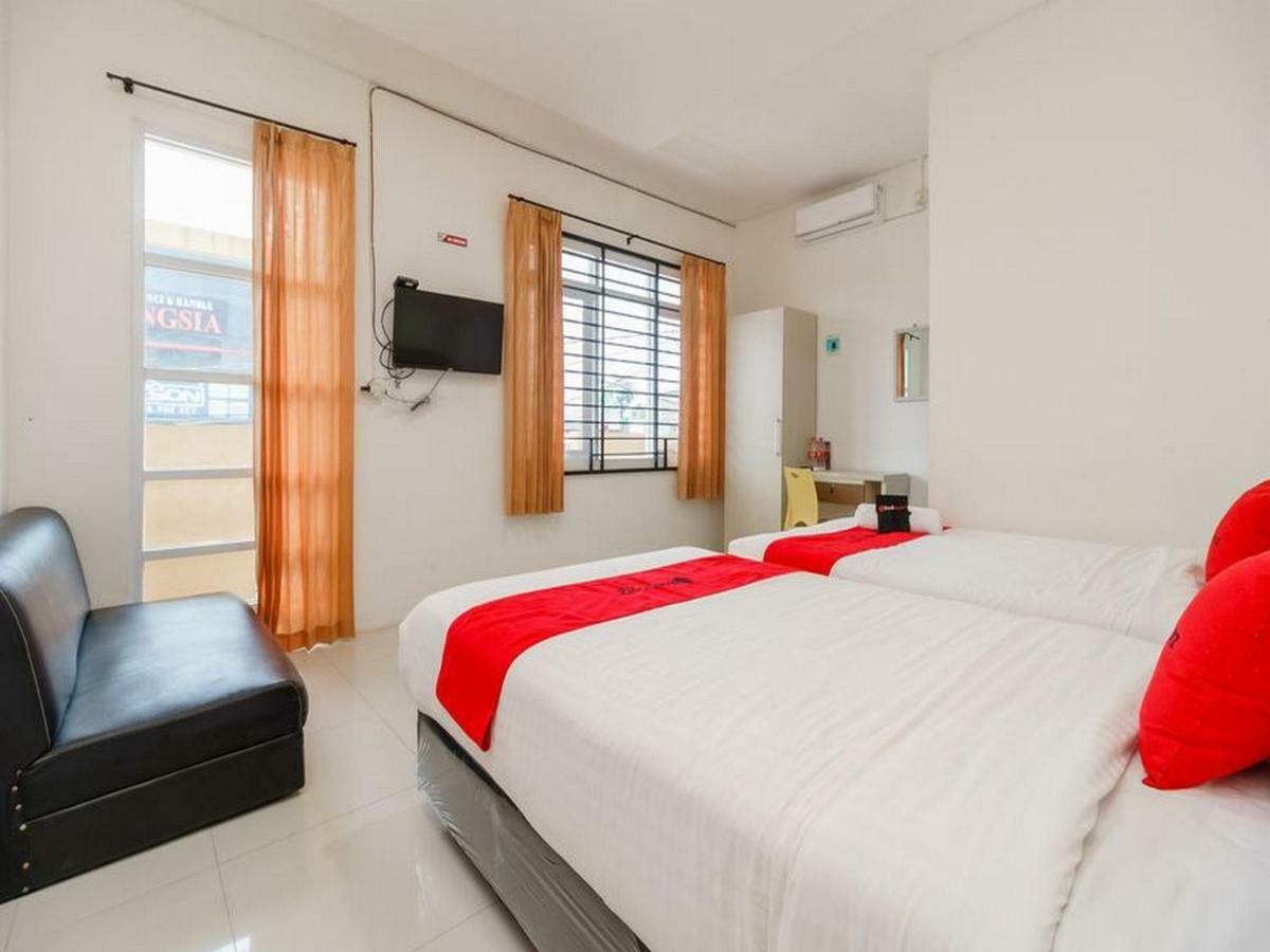 Reddoorz At Tara Homestay Palembang Exterior foto